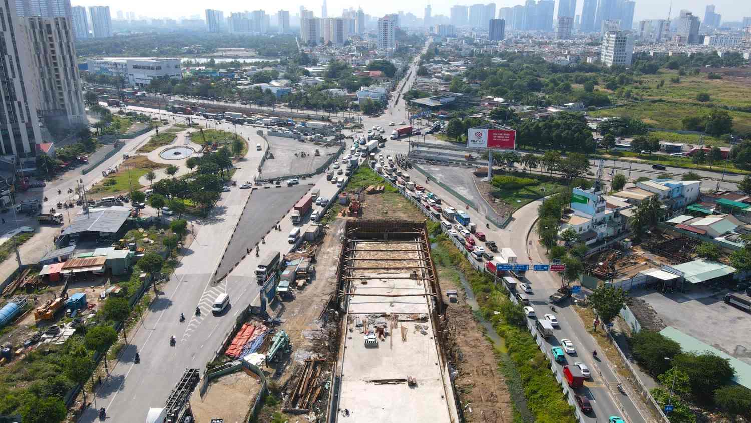 Hầm hai chiều của dự án nối cao tốc TPHCM - Long Thành - Dầu Giây với đường Mai Chí Thọ (phía hầm Thủ Thiêm),