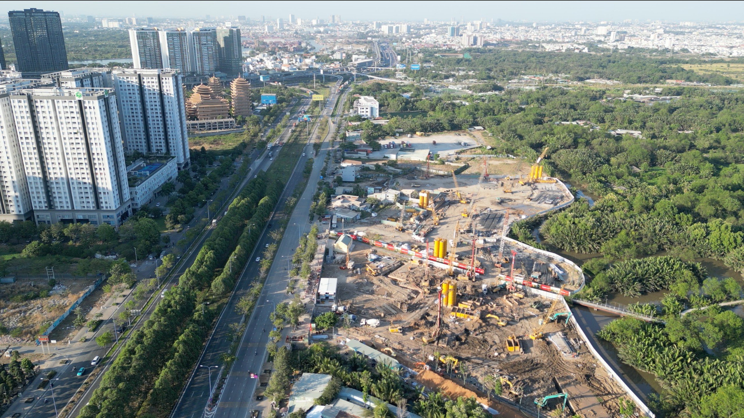 Tiến độ thi công Eaton Park mới nhất 2-2024