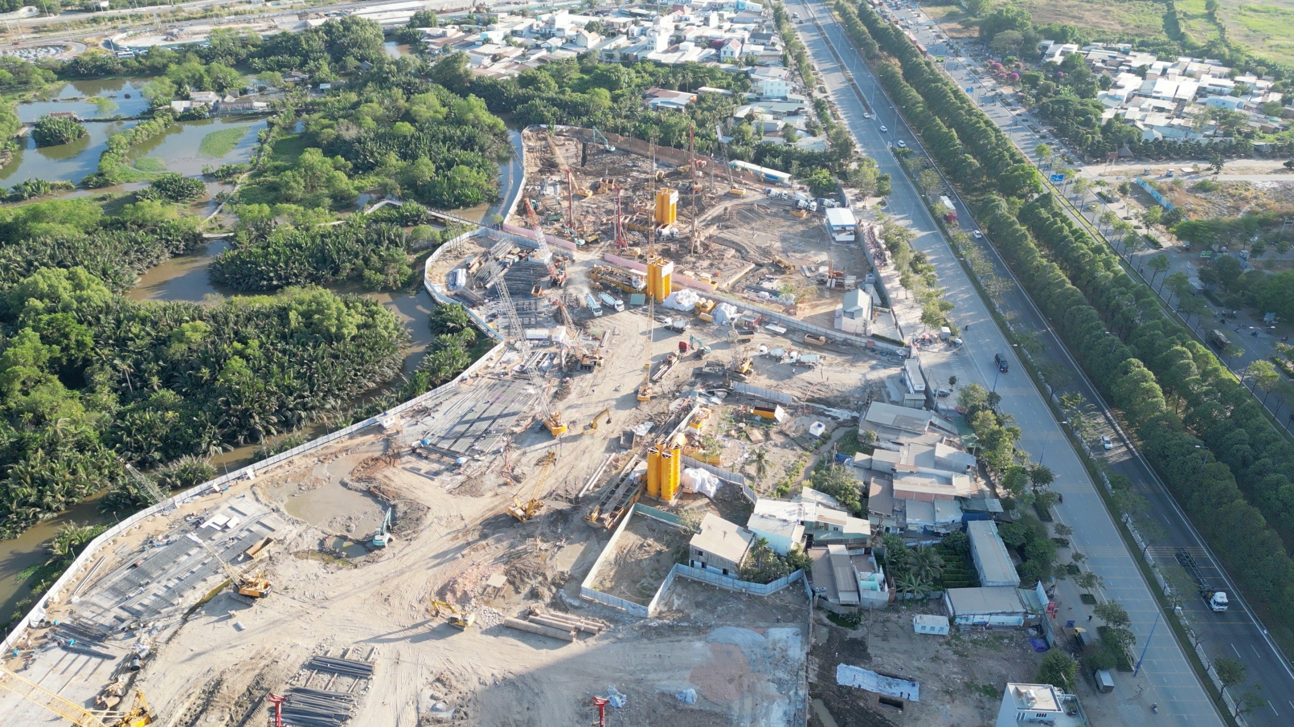 Tiến độ thi công Eaton Park mới nhất 2-2024